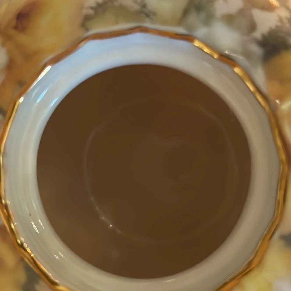 Gold trimmed Porcelain Floral Graces tea pot.
Vintage before 2000. New. - Picture 3 of 5